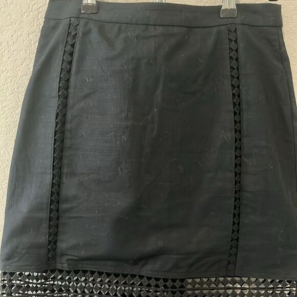 J.CREW Black Linen Pencil Shirt with Crochet Detailing, Size 2P - Picture 4 of 10